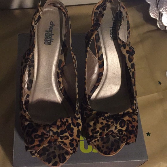 FINAL PRICE!!! Wedge cheetah sandals - Picture 2 of 3